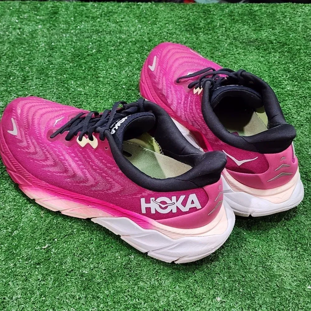HOKA ARAHI 6 - Womens Athletic Shoes - SIZE 10B (Please See All Pictures))